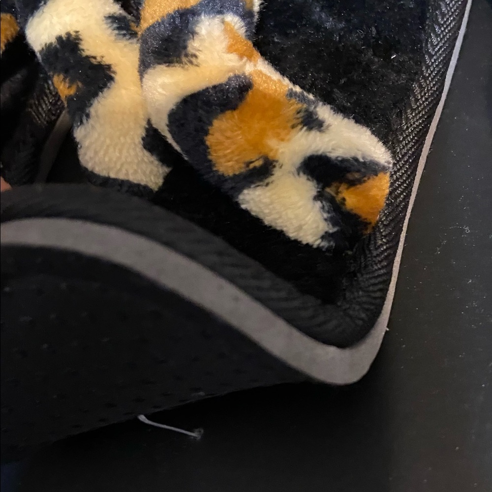Fur Flops - Picture 6 of 7